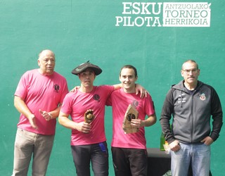 Andoitz Aranburuk irabazi du Antzuolako Atzeko pilota txapelketa
