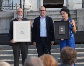 "Memoria demokratikoa berreskuratzen" egindako ekarpenagatik Aldundiaren aitortza jaso dute Lourdes Herrastik eta Paco Etxeberriak