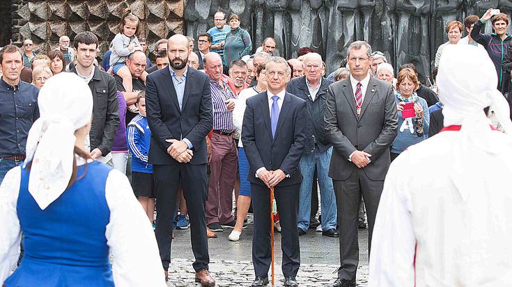 Ehunka lagun bildu dira Arantzazuko Amaren Eguna ospatzeko