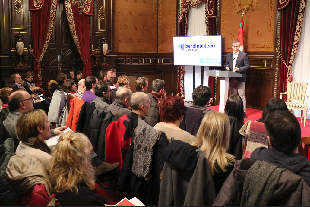 Berdinbidean programa hedatzeko lanean