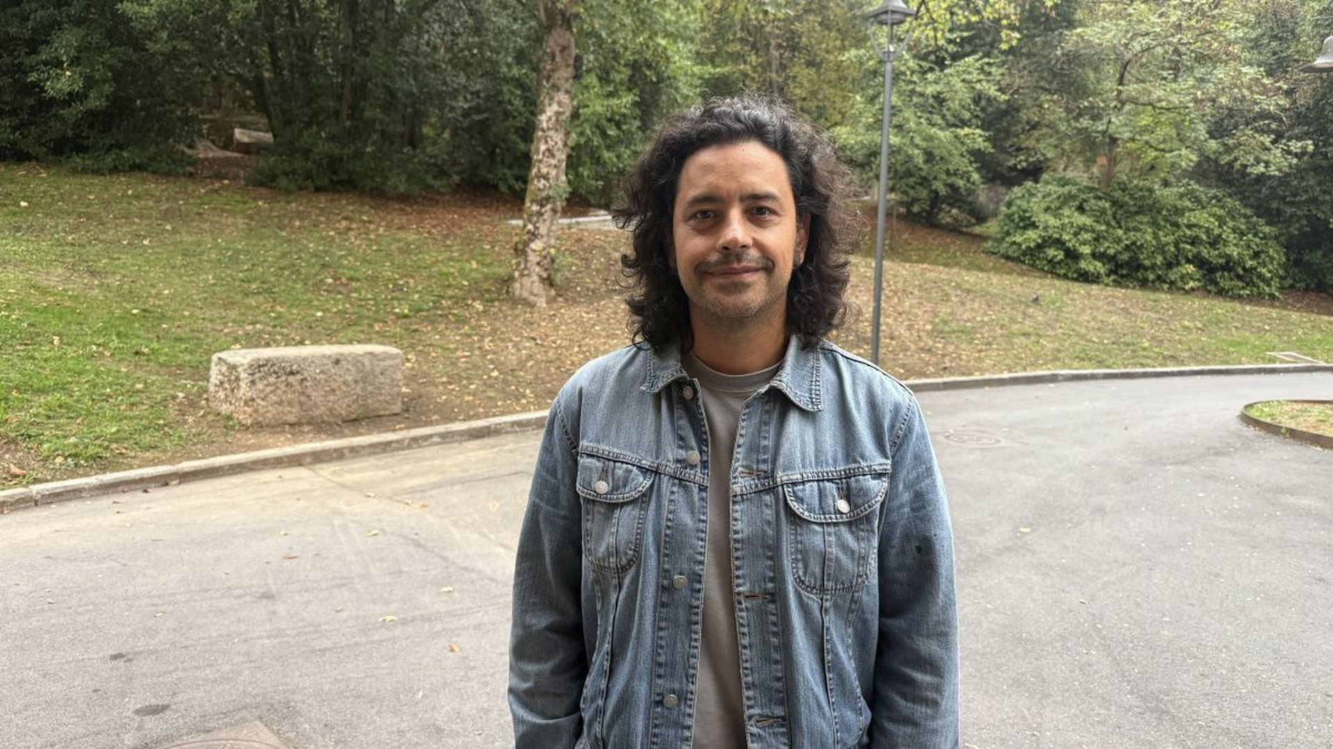 Adrian Cuadros: "Boliviara noan bakoitzean, jendea nola zahartzen ari den ikusten dut; gogorra da"