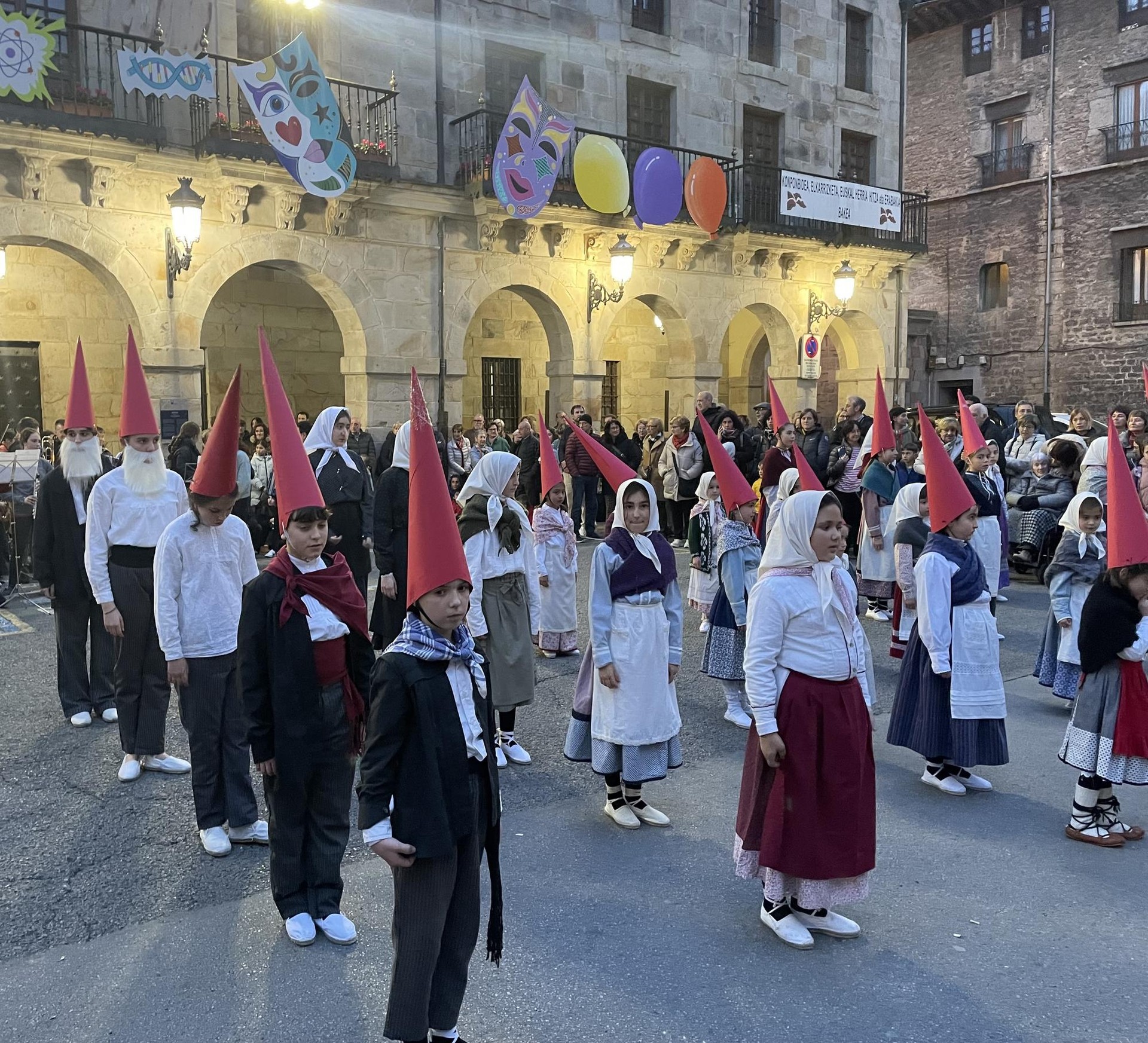 Sorgin dantza egingo dute hilaren 12an Aratusteei ongietorria egiteko