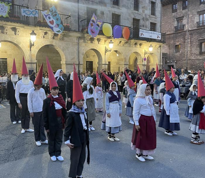 Sorgin dantza egingo dute hilaren 12an Aratusteei ongietorria egiteko