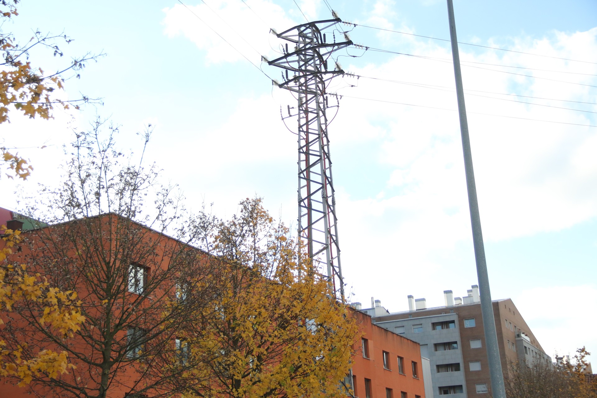 Zaldibarko goi-tentsioko linea lurperatu egingo dute