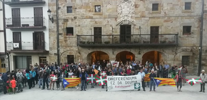 Kataluniako politikarien aurkako epaia salatu dute herritarrek