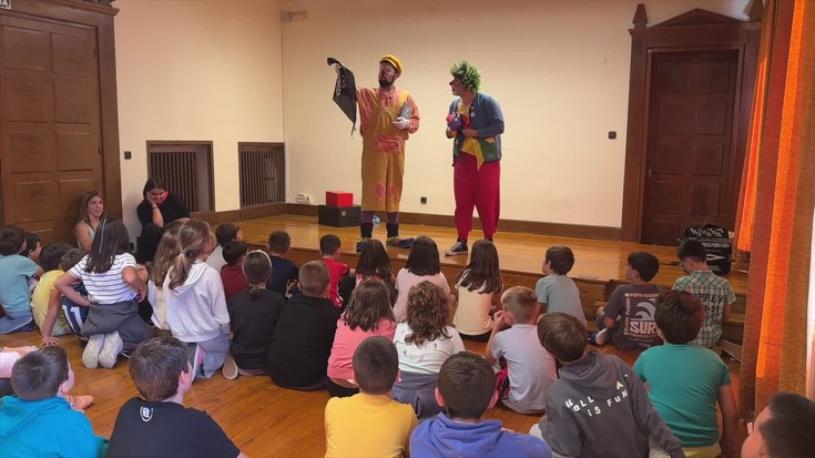 Bizipoza Eskolaren aurkezpenak egin dituzte bailarako ikastetxeetan