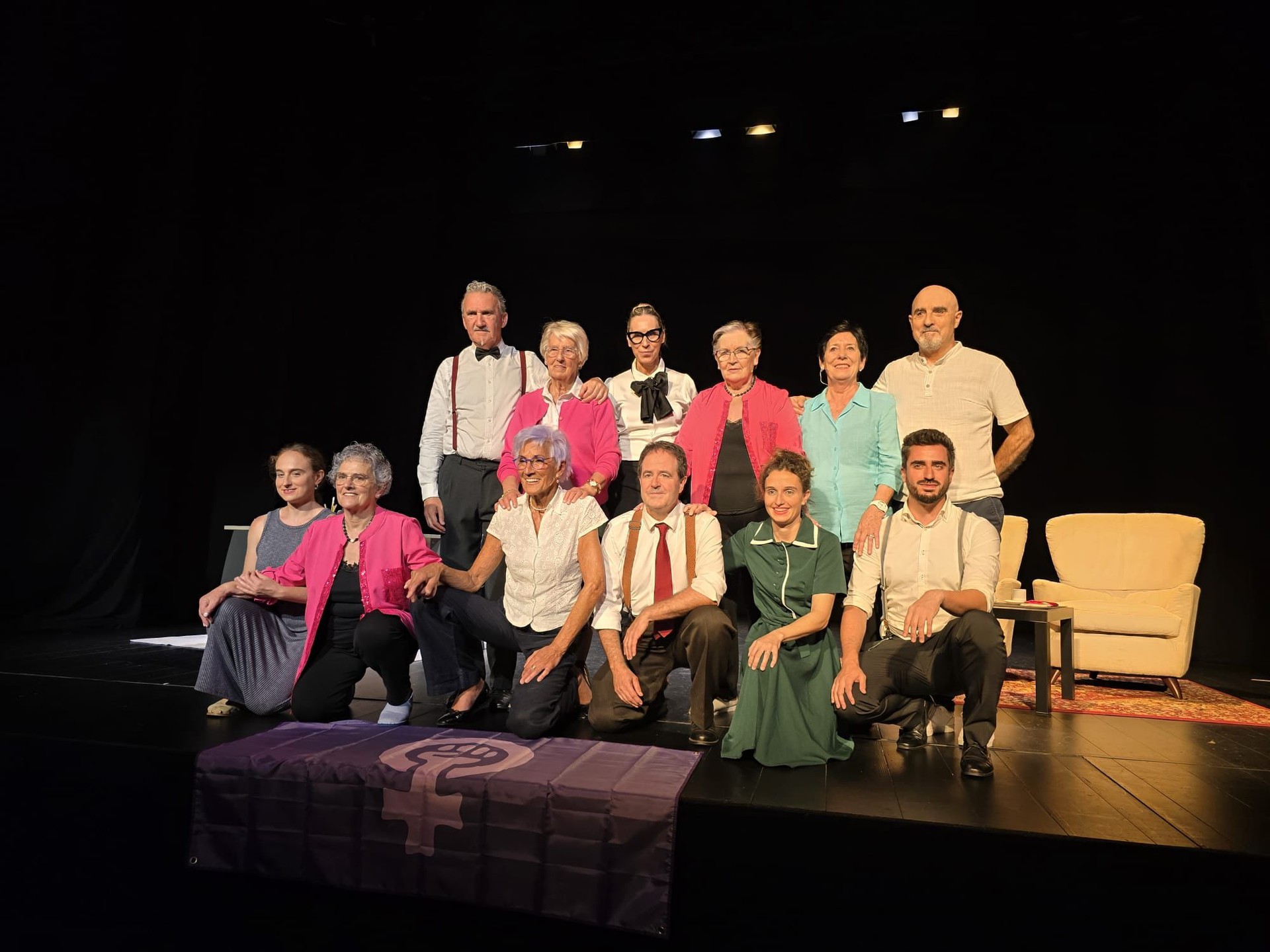 Seminarixoa goraino beteta, Isladak-en 'Elizabeth' antzerkiaren emanaldian