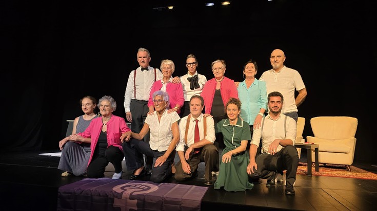 Seminarixoa goraino beteta, Isladak-en 'Elizabeth' antzerkiaren emanaldian