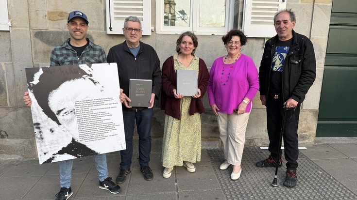 Xabin Egaña artista oñatiarra zenaren lanen monografia jasotzen duen liburua aurkeztu dute