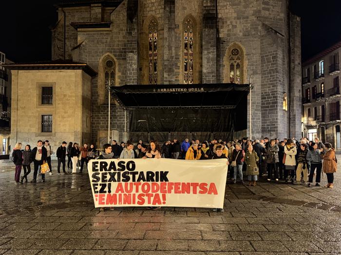 Pasaiako erailketa matxista gaitzestearekin batera instituzioen "pasibotasuna" ere salatu du Mugimendu Feministak