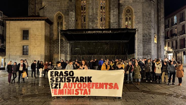 Pasaiako erailketa matxista gaitzestearekin batera instituzioen "pasibotasuna" ere salatu du Mugimendu Feministak