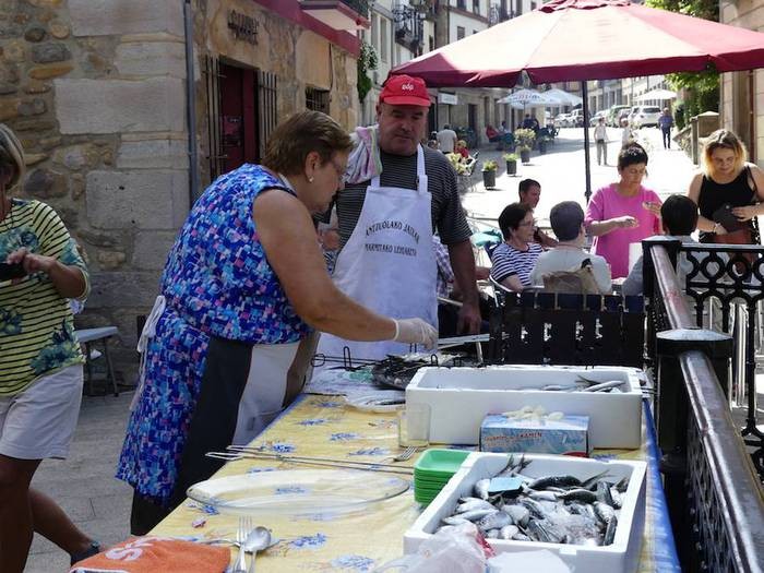 Abuztuan ere elkartasunez bustiko dira antzuolarrak