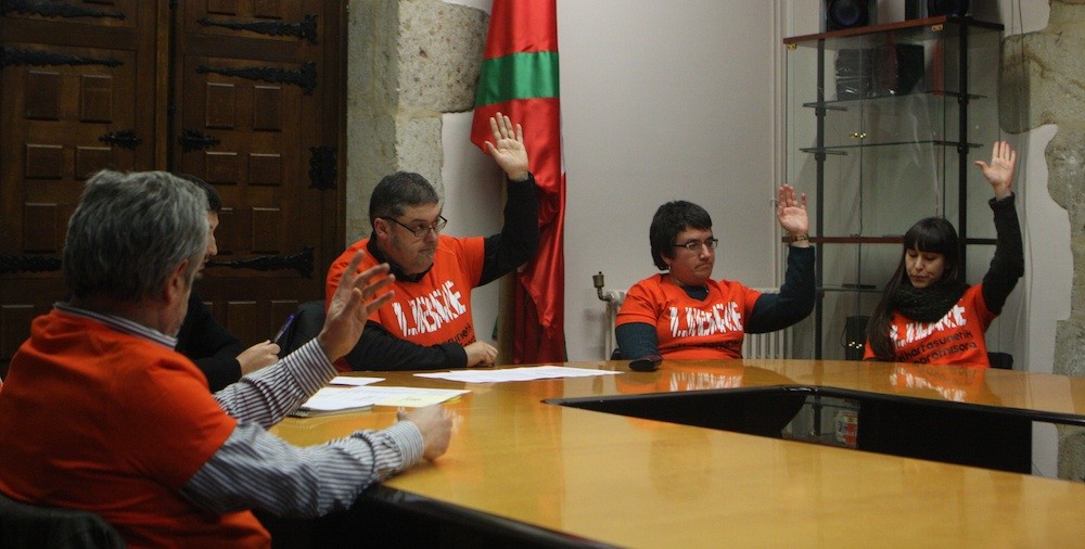 Aramaioko Udalbatzak Irati Muxikaren atxilotzea gaitzetsi du