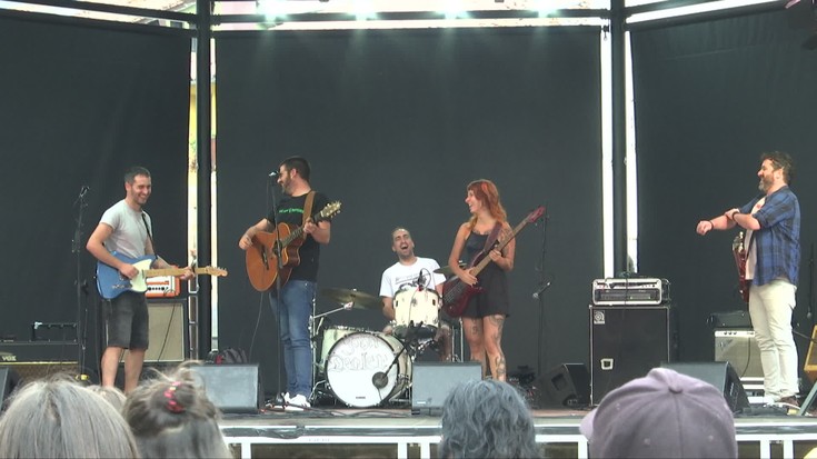 Bidelapurren folk-rockak goxatu du Antzuola