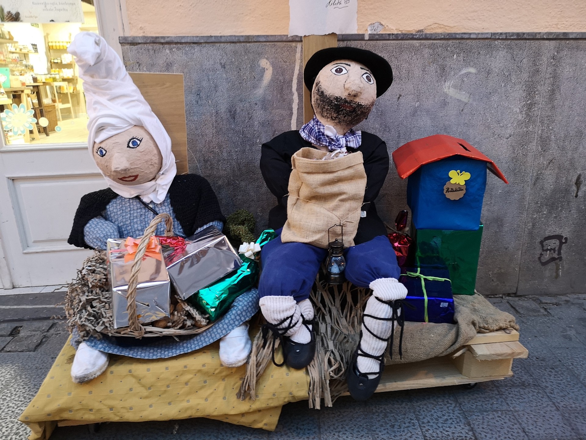 Debagoieneko herri guztietara iritsiko dira Olentzero eta Mari Domingi