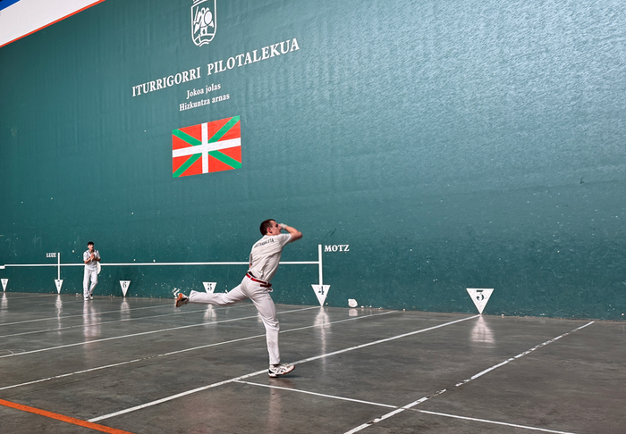 Eskuz banakako finala jokatuko du Ahsam-ek