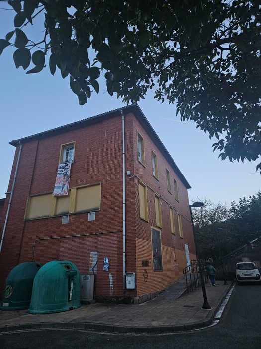 Bihar zabalduko dute Aramaioko RK gaztetxea