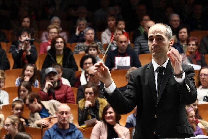 Enrike Txurrukak zuzenduko du domekan Bergaran Musika Bandaren kontzertua