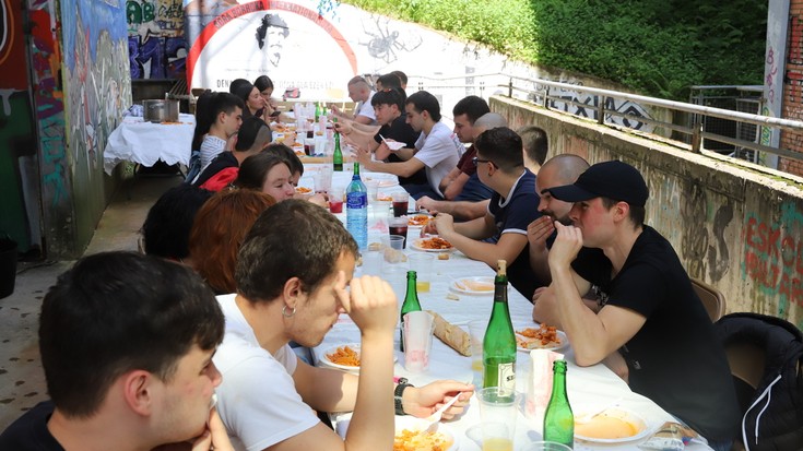 AGAKO Eguna ospatzeko lehen jarduerak egin dituzte gaztetxean