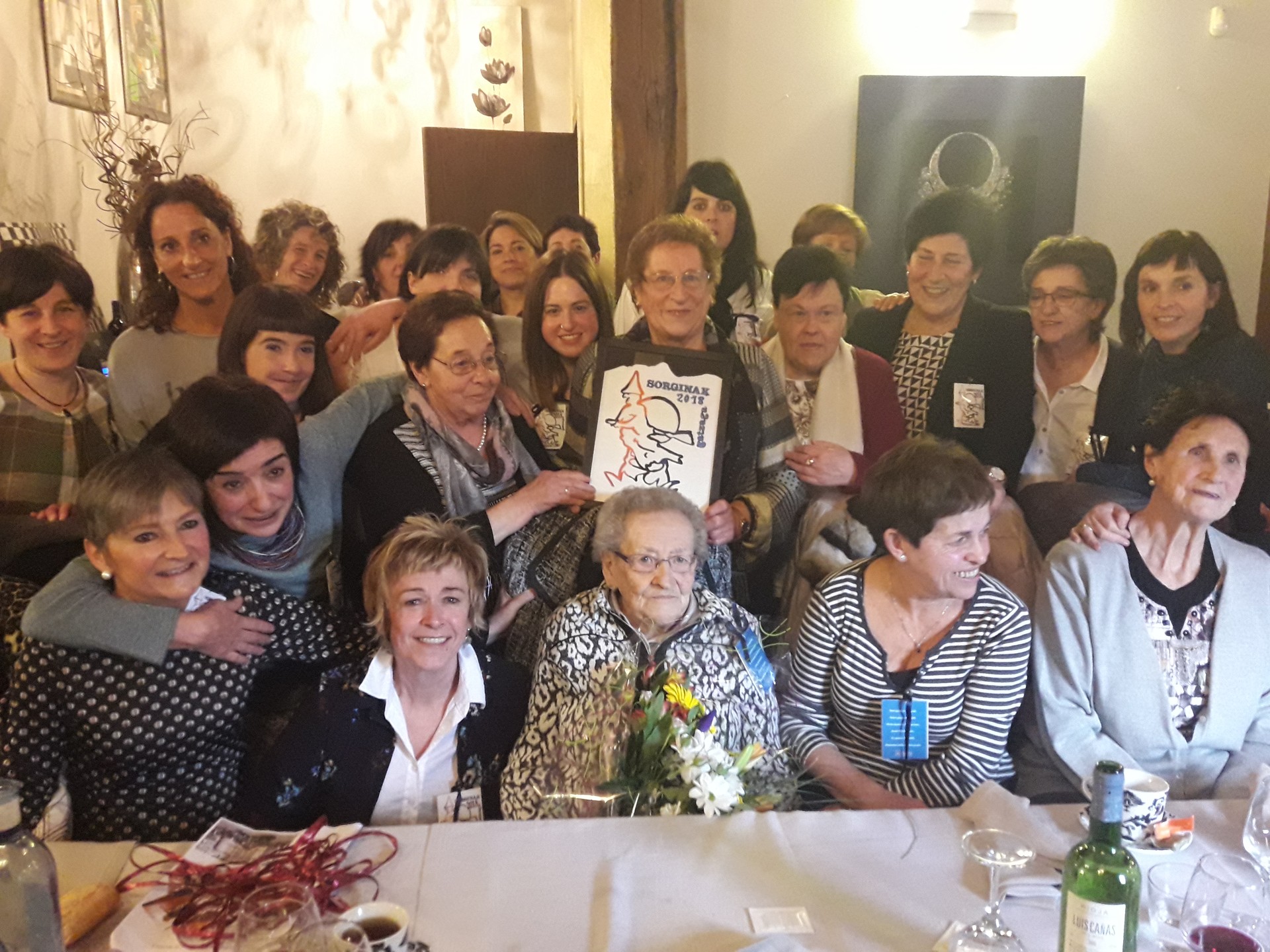 100 urte beteko dituen Matilde Arrese omendu du Sorginak Emakume Taldeak