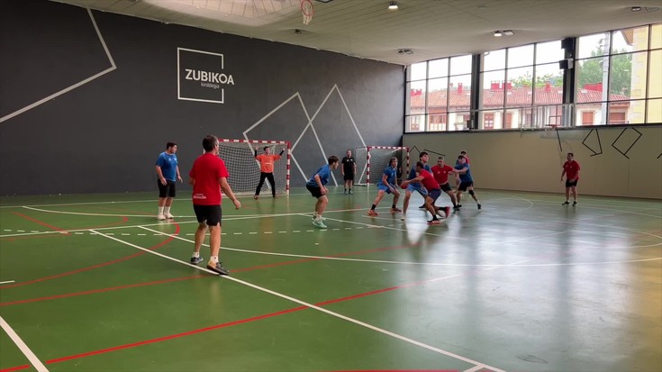 Aloña Mendiko eskubaloiaren iragana eta oraina, bat eginda
