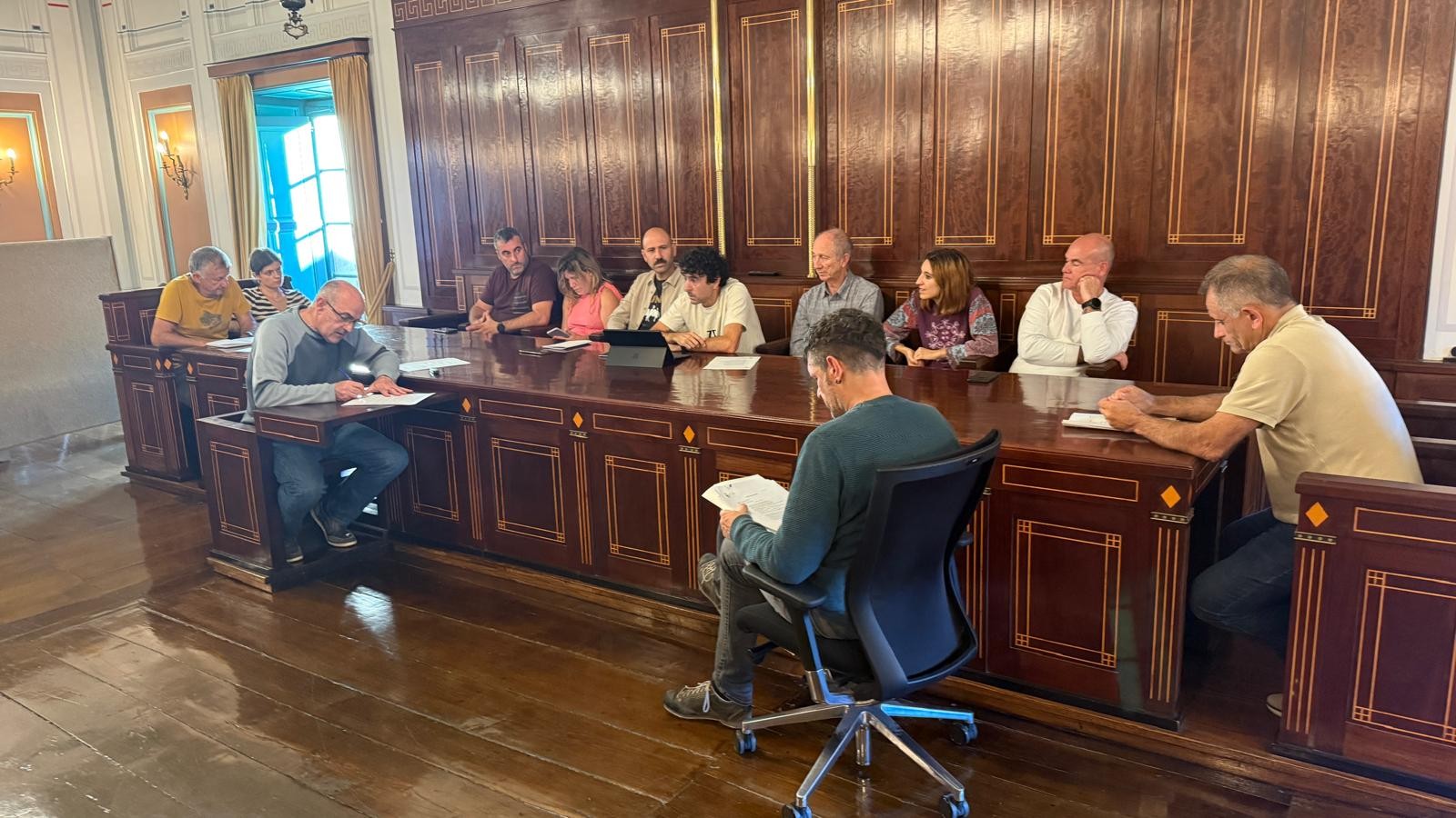 Aho batez onartu ditu udalbatzak 2027ko udal tasen eta zergen igoerak
