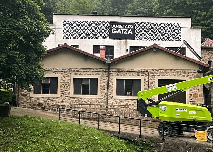 Gatzagako gatzaren etiketa, produkzio-eraikinaren sabaira