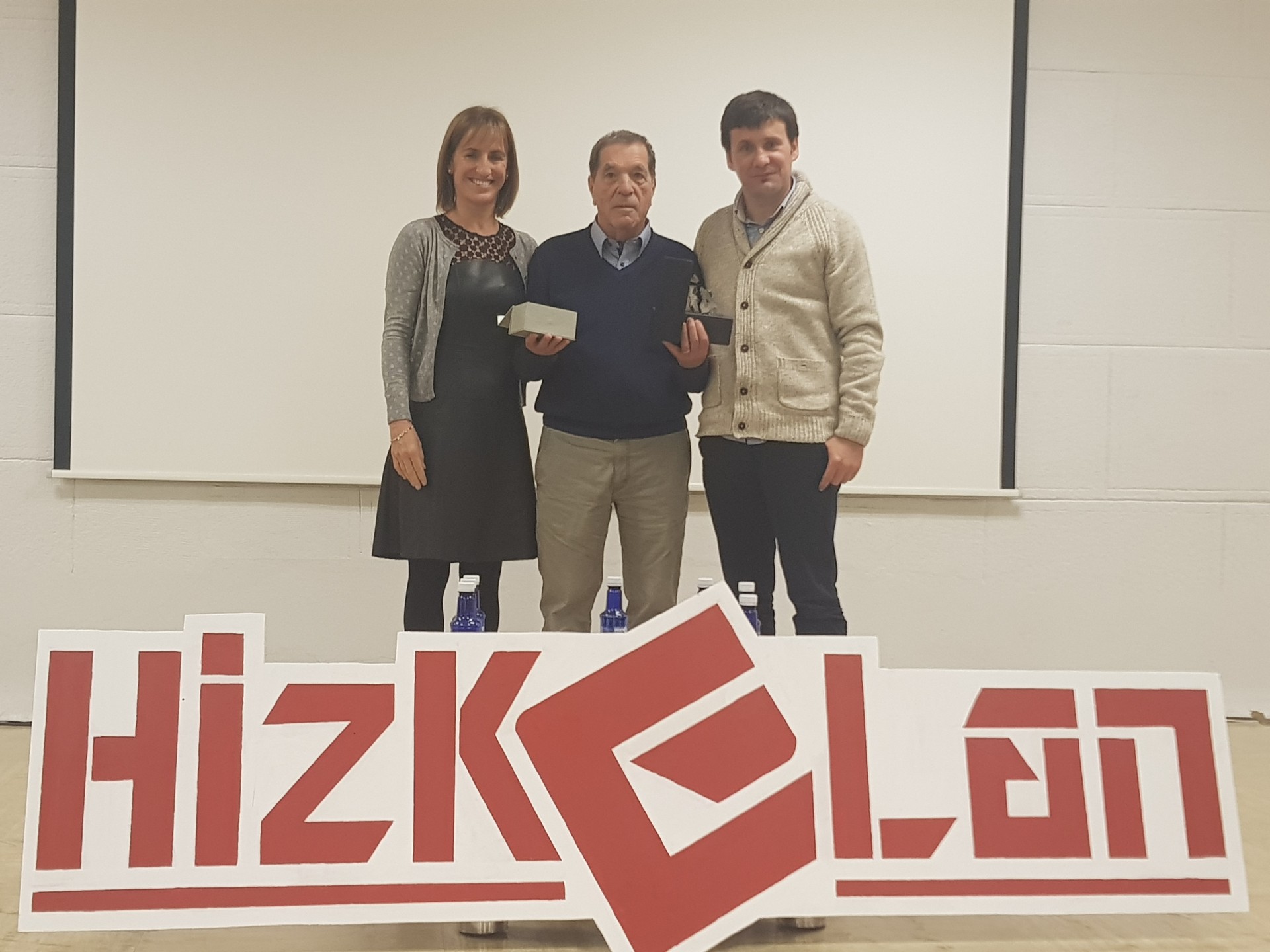 Lan munduan euskararen alde egindako lana aitortu diote Jose Luis Elkorori