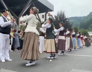 Kaleak lepo bete dira Errementari dantza jarraitzeko