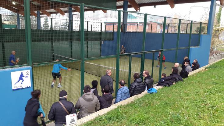 80 lagunek parte hartu dute Santamasetako tenis eta padel txapelketetan