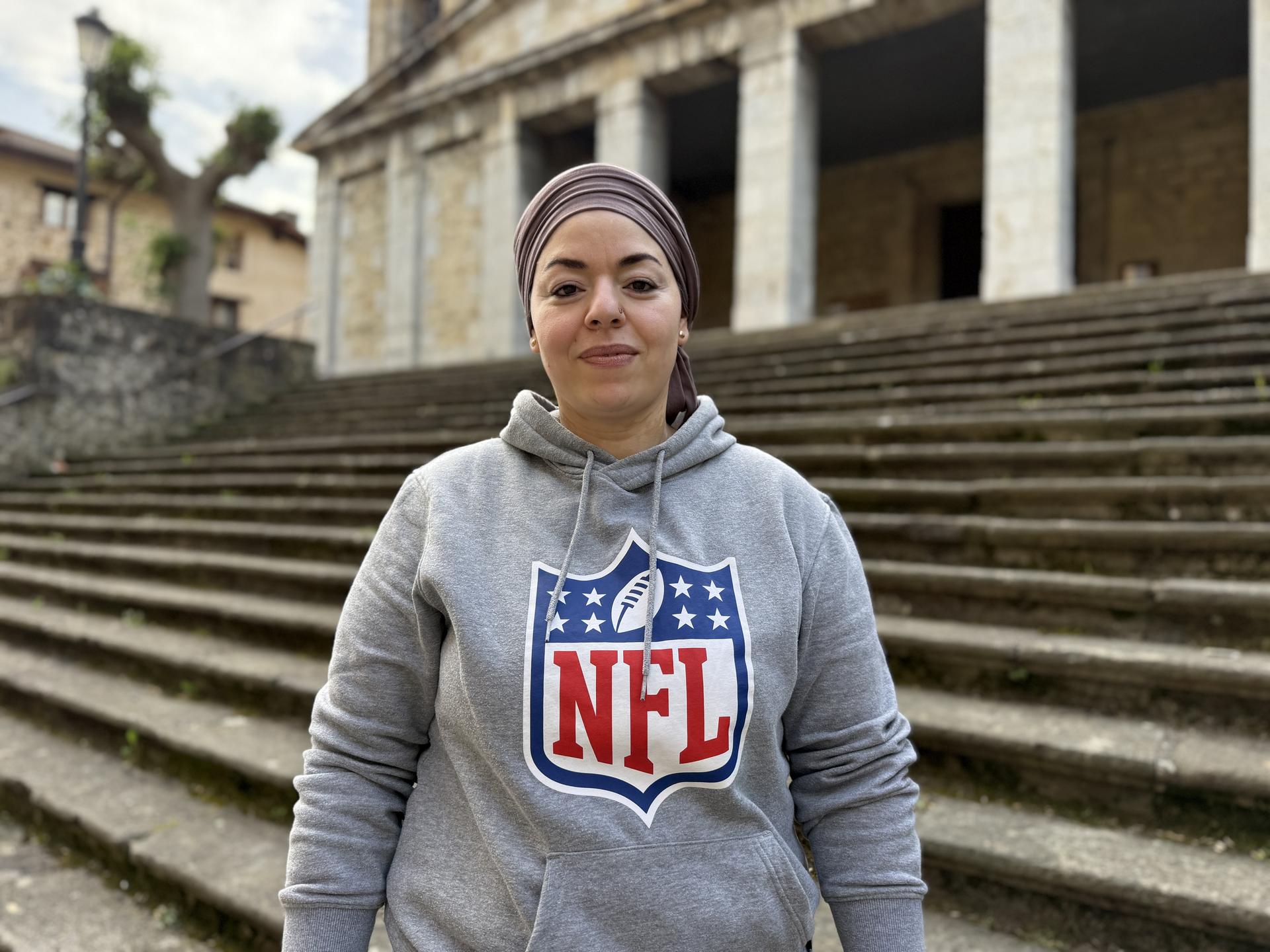 Izzana Ezzaiar: "Hemen ez dira etxera sartzen arrazoi barik sahararra zarelako"