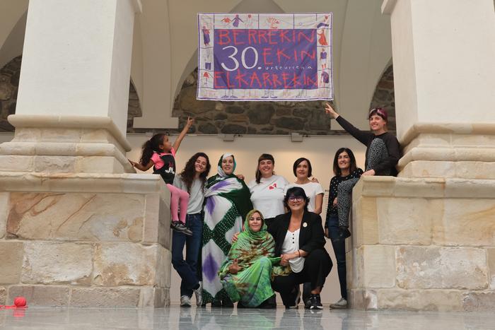 250 argazki, 30 urte ilustratzeko