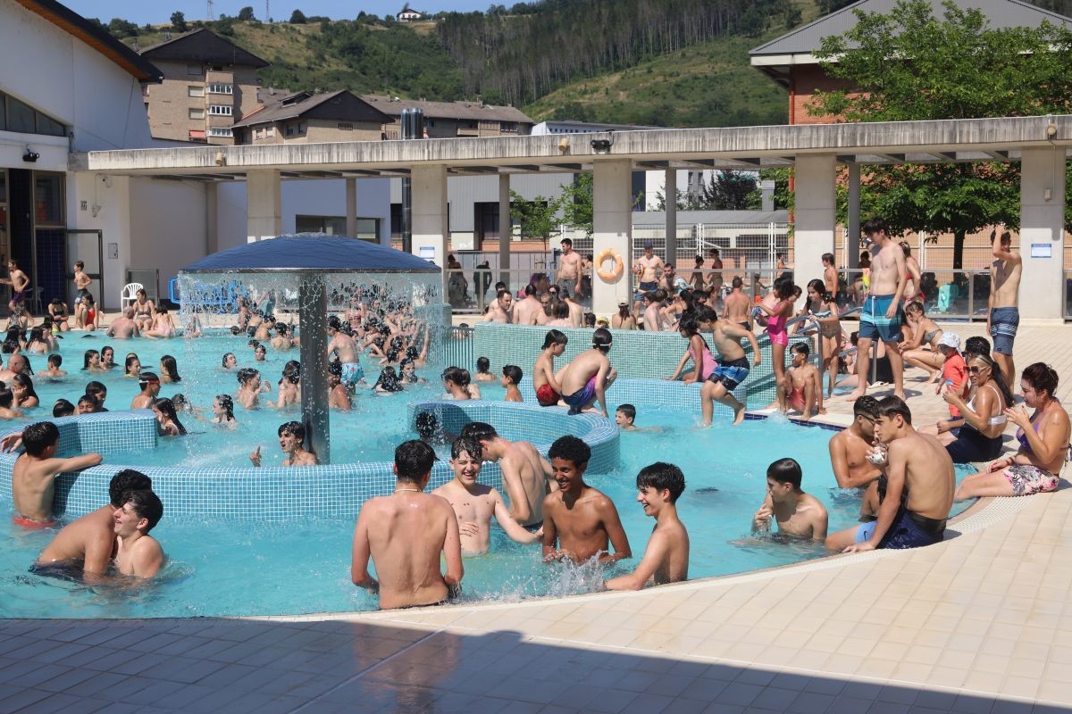 33.700 sarrera izan dira ekainaren 12an igerilekua zabaldu zutenetik