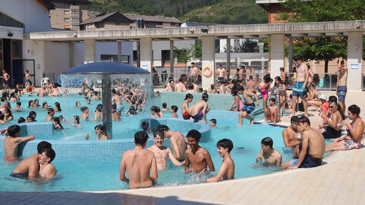 33.700 sarrera izan dira ekainaren 12an igerilekua zabaldu zutenetik
