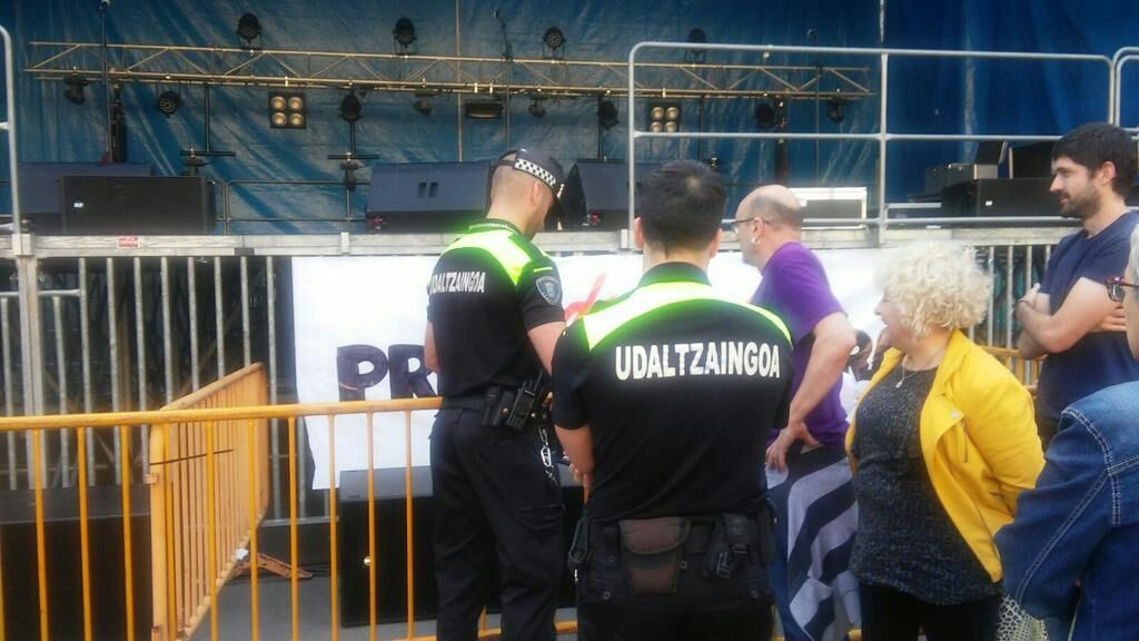 Eztabaida jaietan Udal Gobernuak kentzeko agindutako pankarten harira