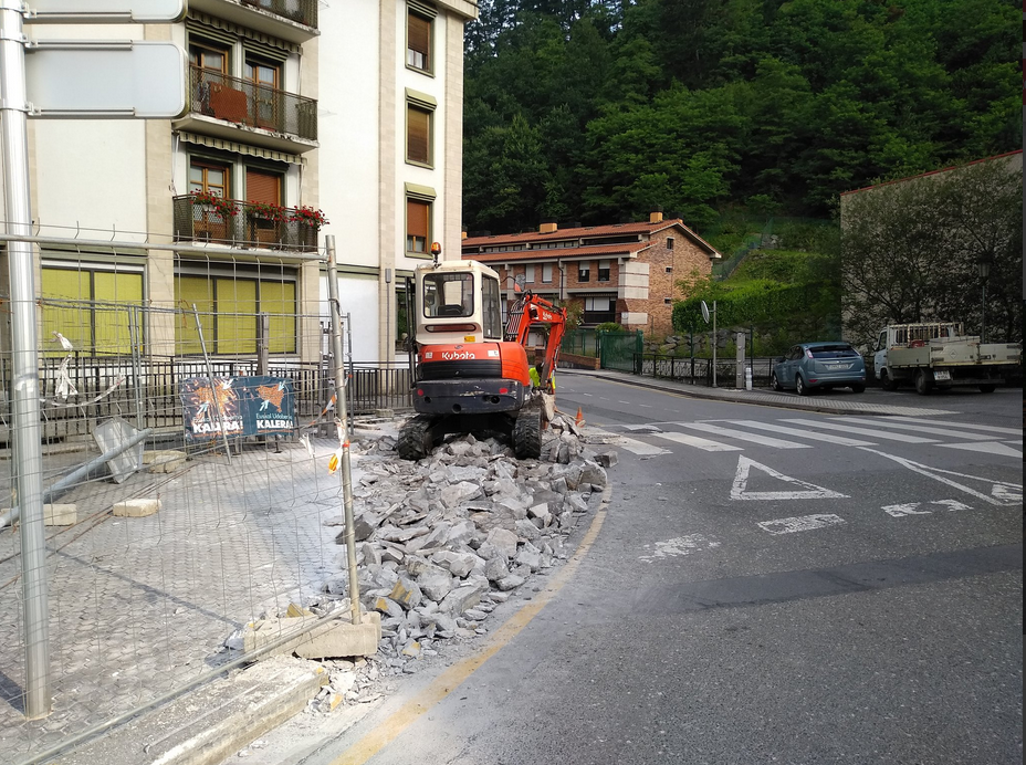 Hasi dira Lizarragako bidegurutzea hobetzeko lanak 
