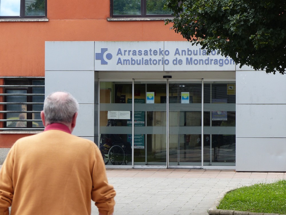 Hiru kasu berri bailaran: bi Arrasaten eta bat Aretxabaletan