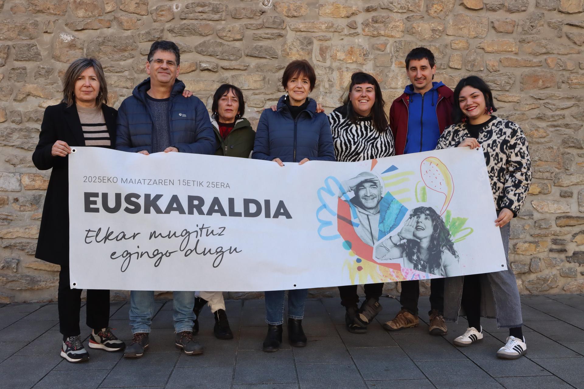 Euskaraldirako herria apaintzeko euskarriak sortuko dituzte zapatuan