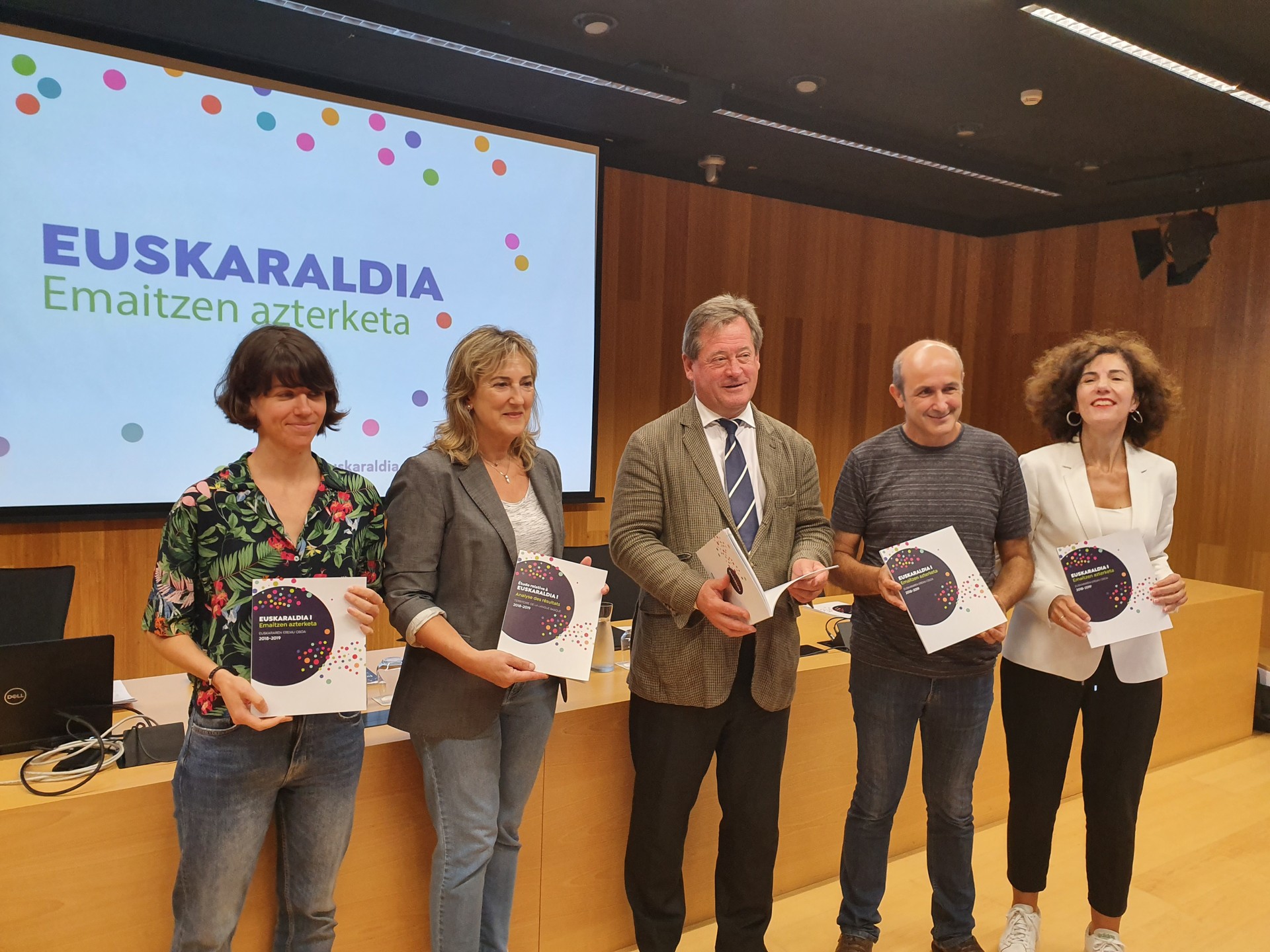 Euskaraldiak "nabarmen astindu" zituela hizkuntza joerak ondorioztatu dute