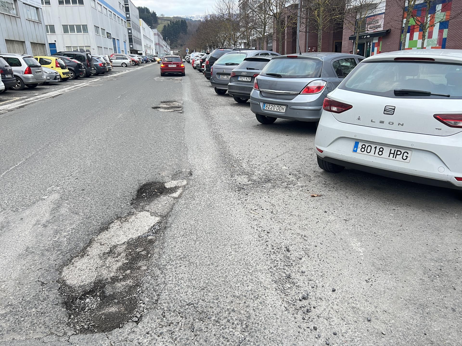 Iralabarriko errepide zati bat asfaltatu egingo dute