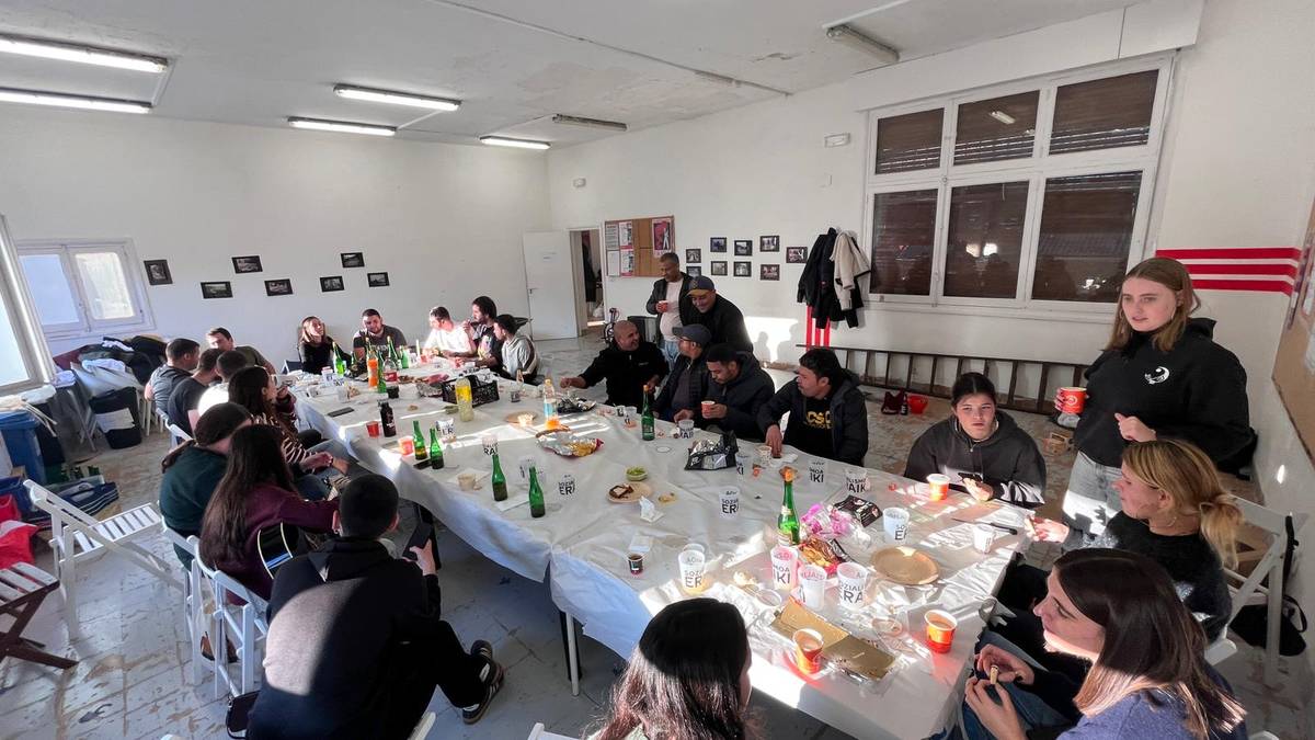 Patata-tortilla lehiaketa, bazkaria eta kontzertu akustikoa Zubitxa Zentro Sozialistaren 5. urteurrena ospatzeko