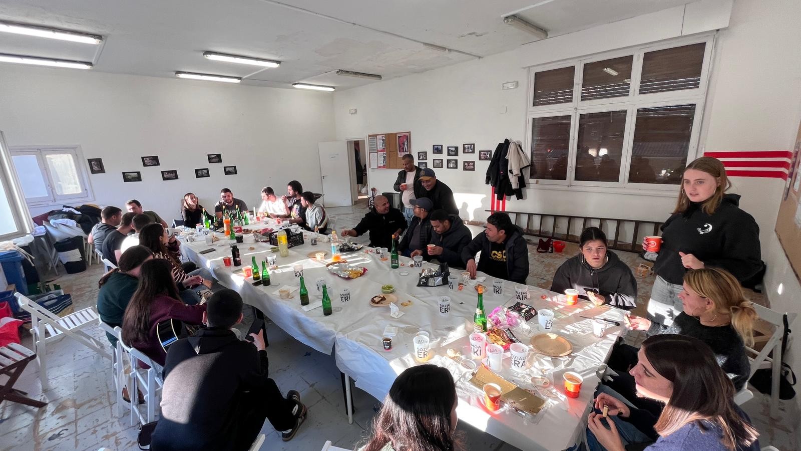 Patata-tortilla lehiaketa, bazkaria eta kontzertu akustikoa Zubitxa Zentro Sozialistaren 5. urteurrena ospatzeko