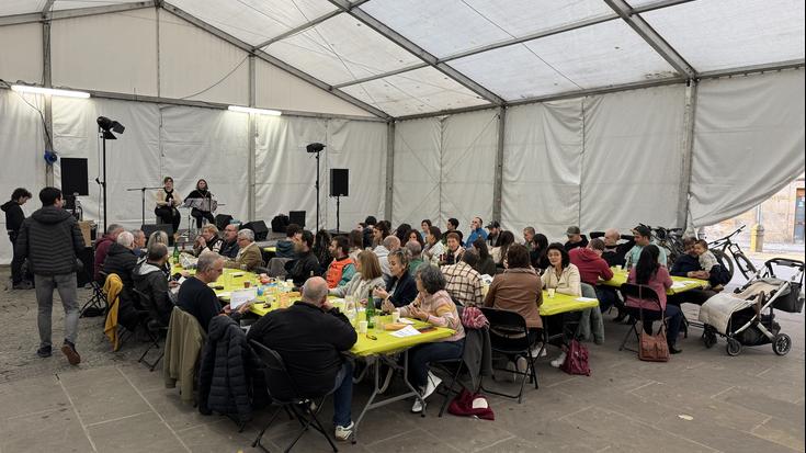 Euskararen Herri Eguneko bazkariko txartelak salgai jarri dituzte