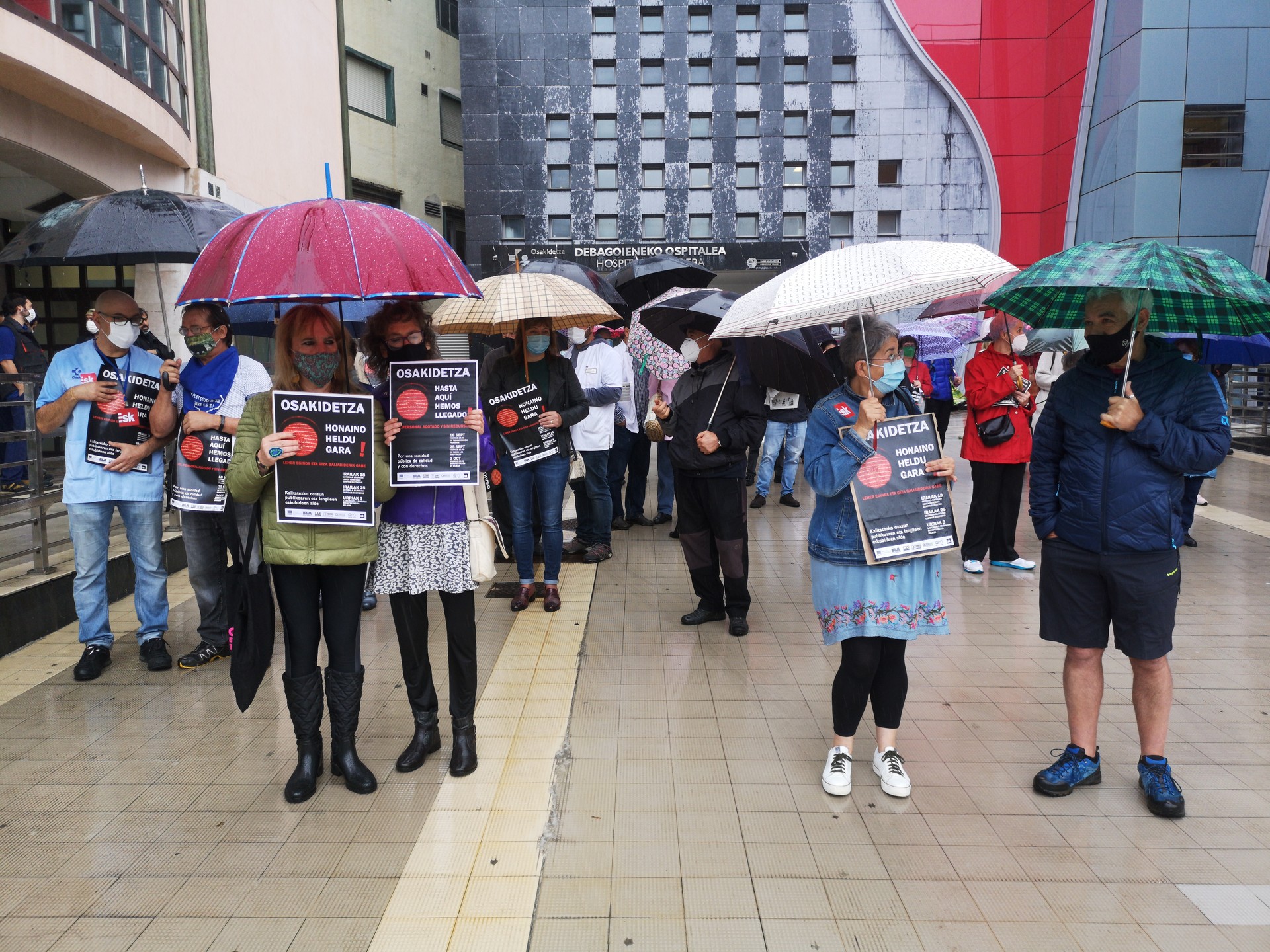 Ospitaleko hainbat langilek egin dute gaur protesta Osakidetzaren egoeragatik