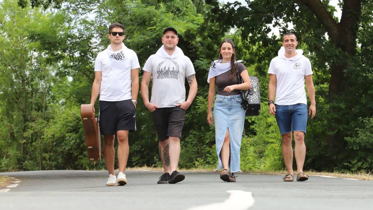 Areantzako behien zelaia, Añube taldearen eta gertuko lagunen agertoki bihurtuta