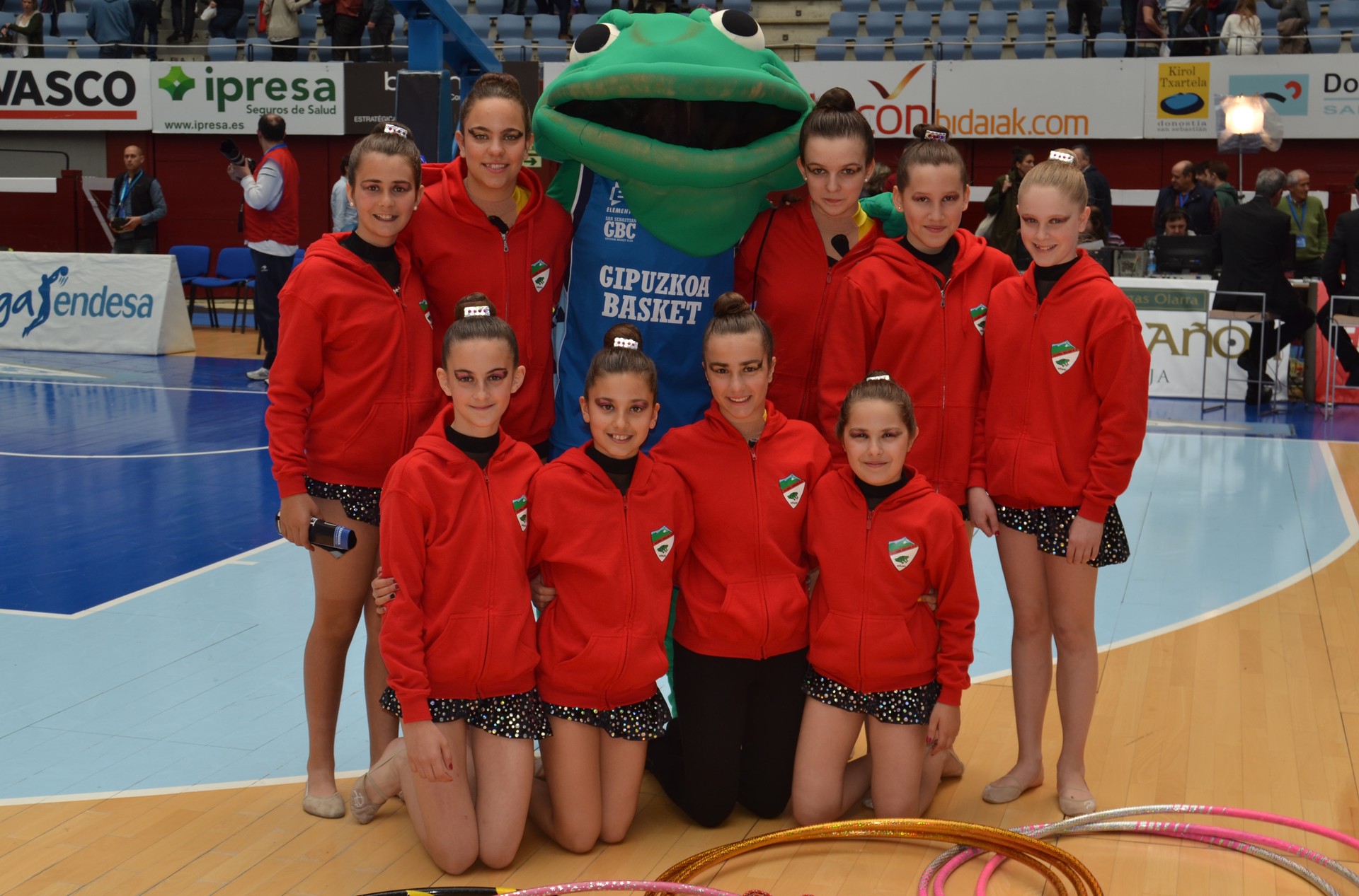 Aloñako gimnastek erakustaldia egin zuten Illunben