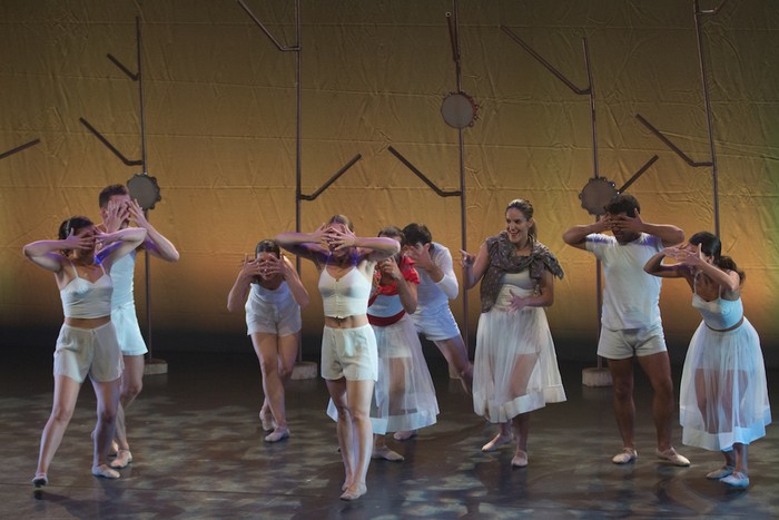 Maurizia pandero jolearen historia ezagutu dute dantzaren bitartez bergararrek - 9