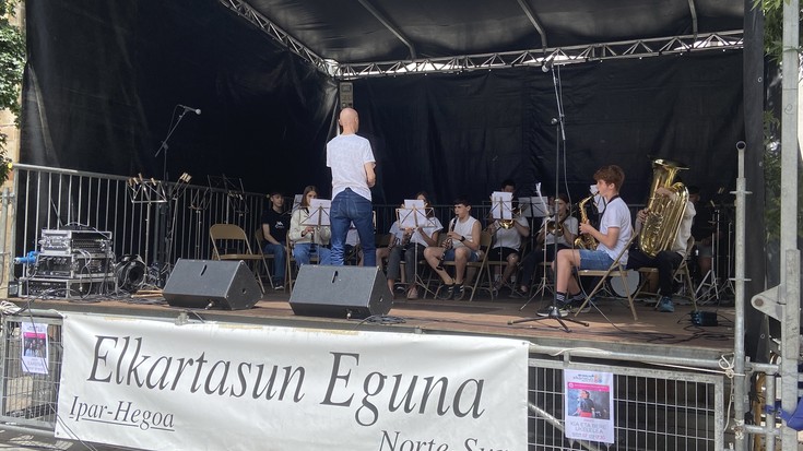 Arrasate Musikalek, aurten ere, Elkartasun Egunarekin bat egingo du