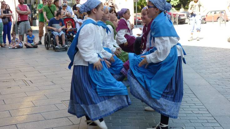 Debagoieneko haur dantzarien topalekua izango da Aretxabaleta domekan