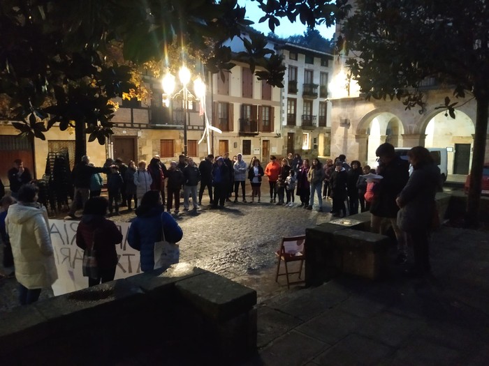 A25: elkarretaratzea eta antzezlana